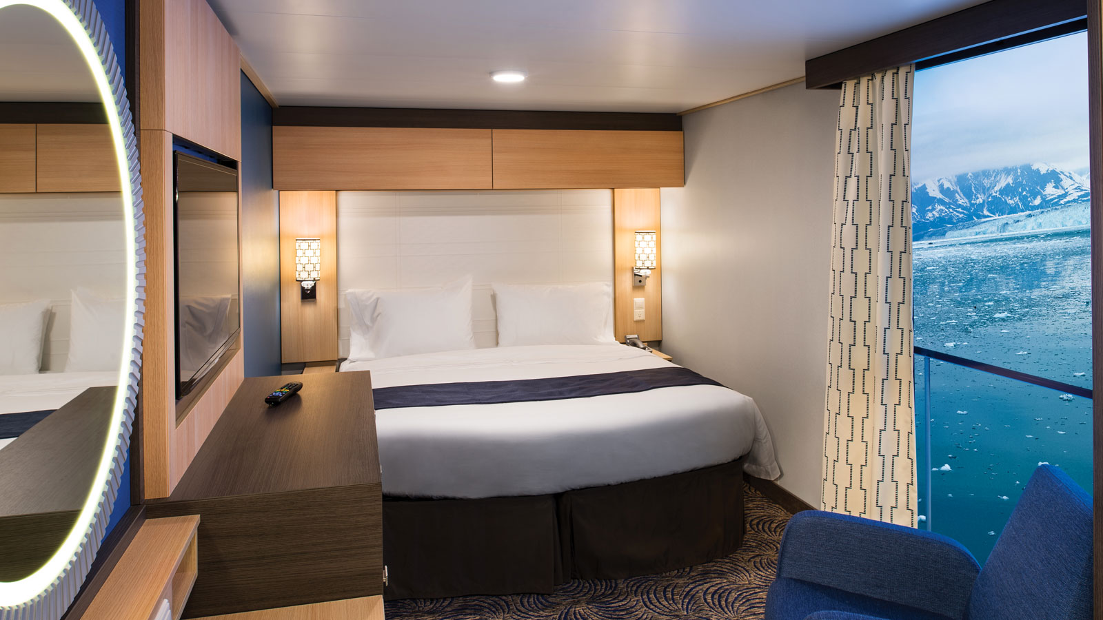 Anthem of the Seas Connecting Interior with Virtual Balcony / Interior with Virtual Balcony