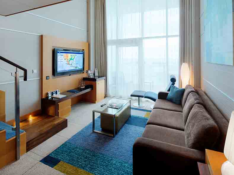 Oasis of the Seas Crown Loft Suite / Crown Loft Suite 