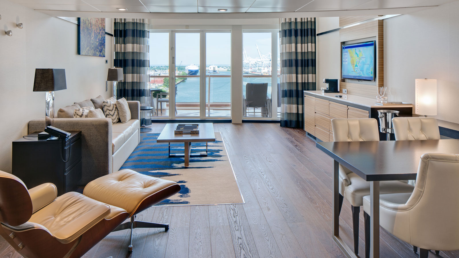 View of the living area with televesion