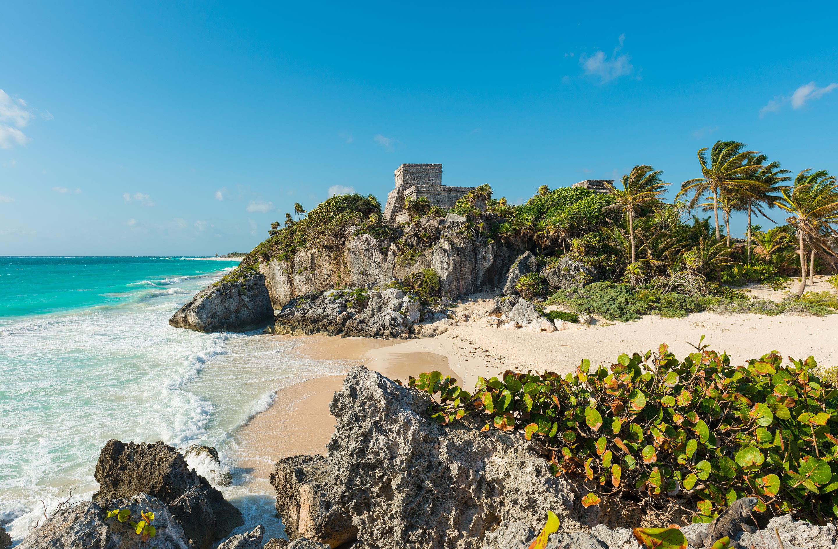 Wunderschöner Strand mit Maya-Ruinen, Tulum (Mexiko)