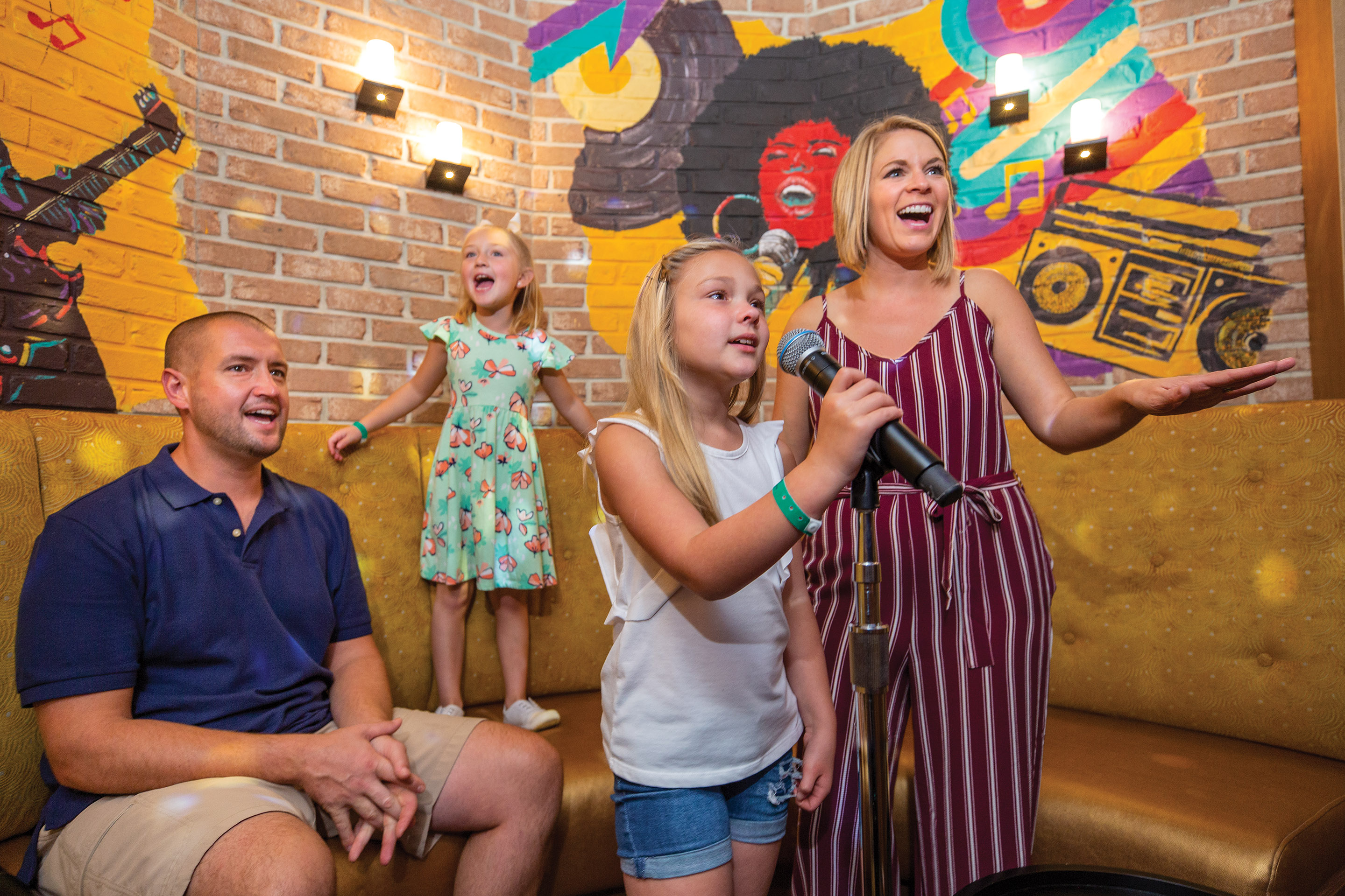 Oasis of the Seas Spotlight Karaoke Kids Singing Family Time