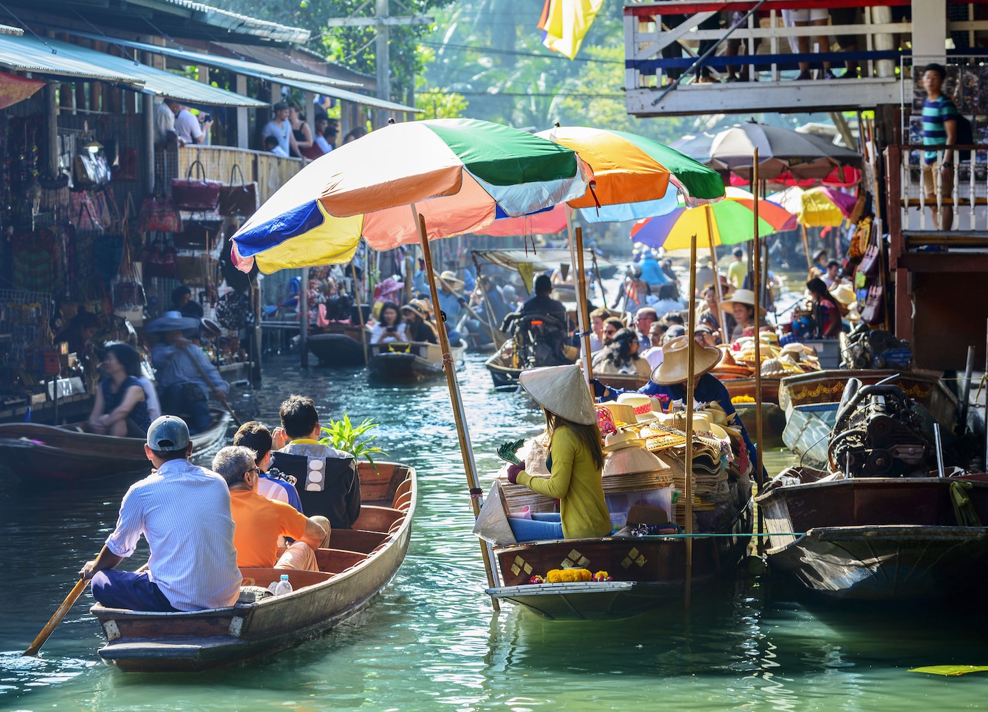 Boats filled with fruit and goods line the narrow canal at Damnoen Saduak Floating Market. - Bangkok (Laemchabang), Thailand