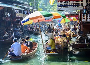 damnoen saduak floating market bangkok