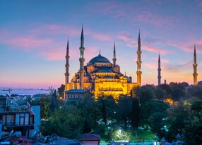 the sultanahmet mosque blue mosque in istanbul turkey at sunset