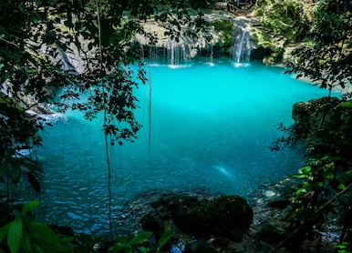 the blue hole in ocho rios jamaica