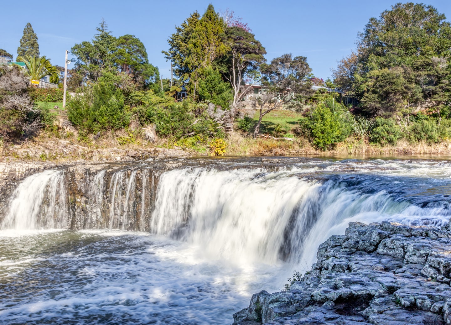 Experience the Bay’s highlights, from glowworm caves and Māori art to Haruru Falls and Waitangi. - Bay Of Islands, New Zealand