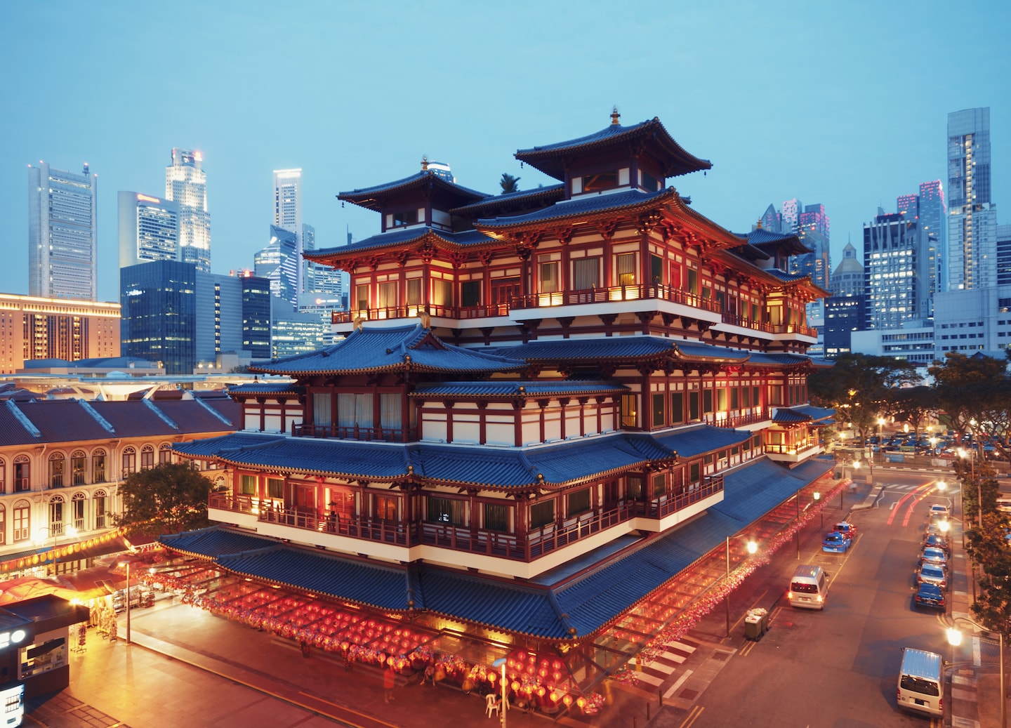 Chinatown reveals Singapore’s vibrant cultural blend and heritage.