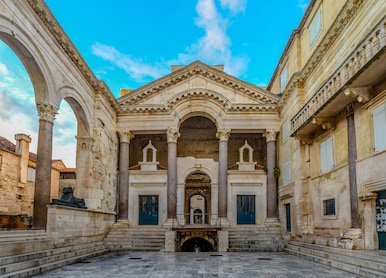 early morning peristyle peristil inside diocletians