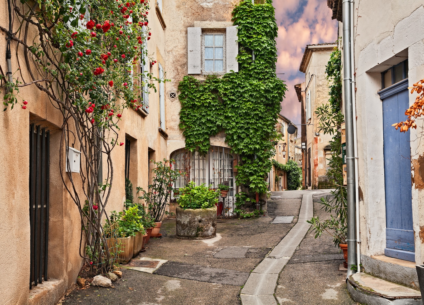 Discover Provence’s scenic villages, lavender heritage, and relaxed countryside charm on this picturesque excursion. - Provence (Marseille), France