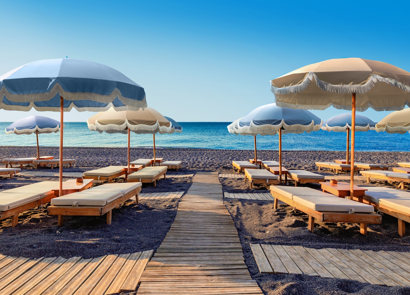 royal beach club santorini loungers umbrellas