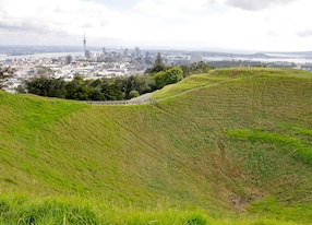 auckland skyline from mt eden