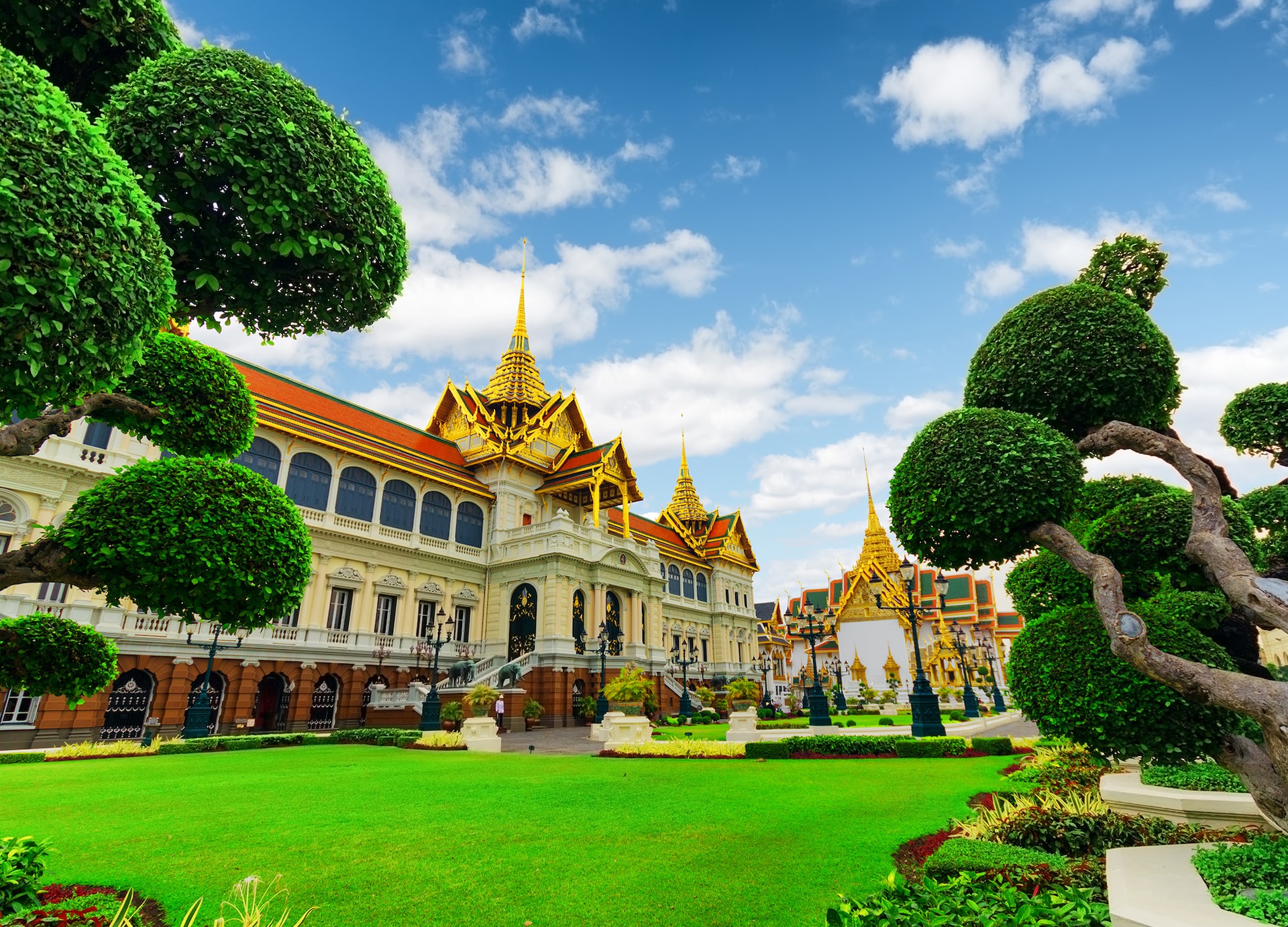 royal grand palace in bangkok