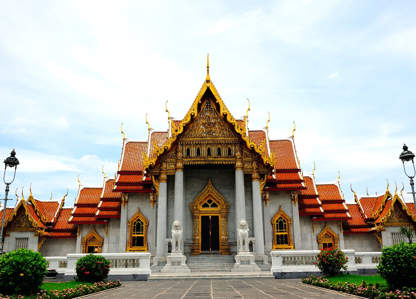 https://rcldigital.aem.rccl.com/content/dam/shore-x/bangkok-laemchabang-bkk/bp16-bangkok-on-your-own/stock-photo-benchamabophit-temple-in-bangkok-thailand-427089889.jpg