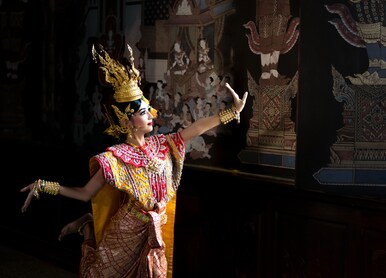 woman in tradional thai outfit