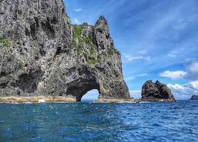 hole rock paihia new zealand