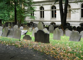 one of the oldest graveyards in america is in boston massachusetts here is a scene from king s