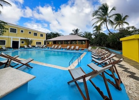 Pedernales Beach Getaway with Lunch Pool