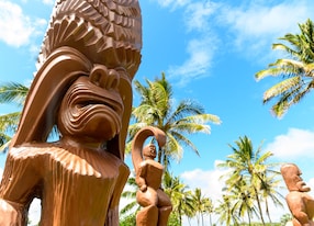 statues polynesian cultural center