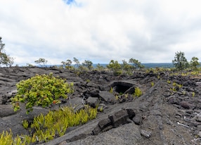volcanoes national park lava flow rocks