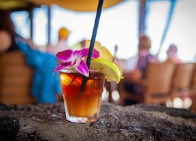 experience historical kona on a walking tasting tour cocktail drink