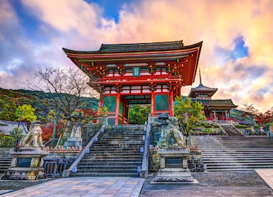 kiyomizu dera temple gate in kyoto japan in the morning