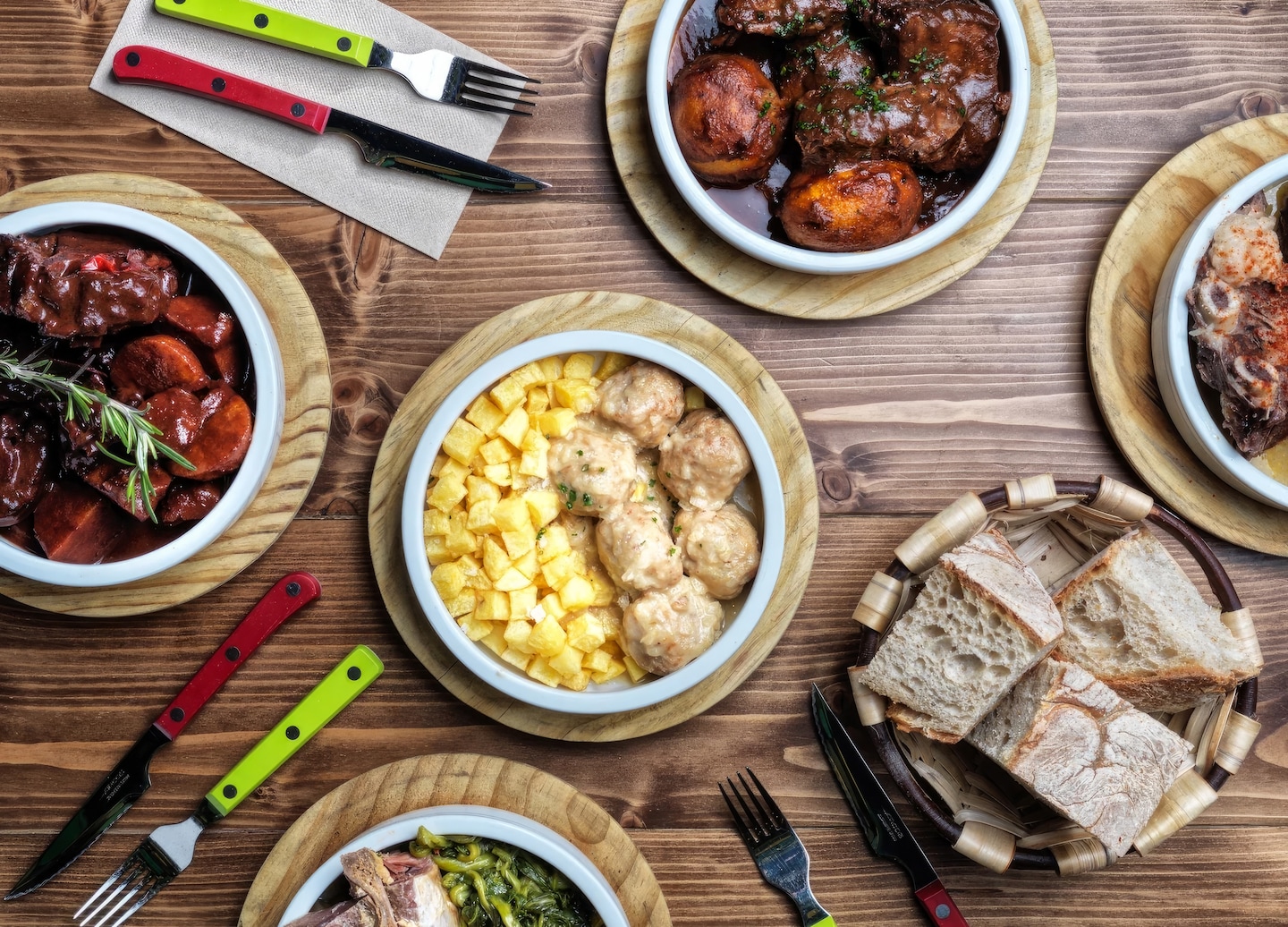 The local cuisine shines with fresh seafood, Galician tapas, and local drinks like Albariño wine and licor café. - La Coruña, Spain