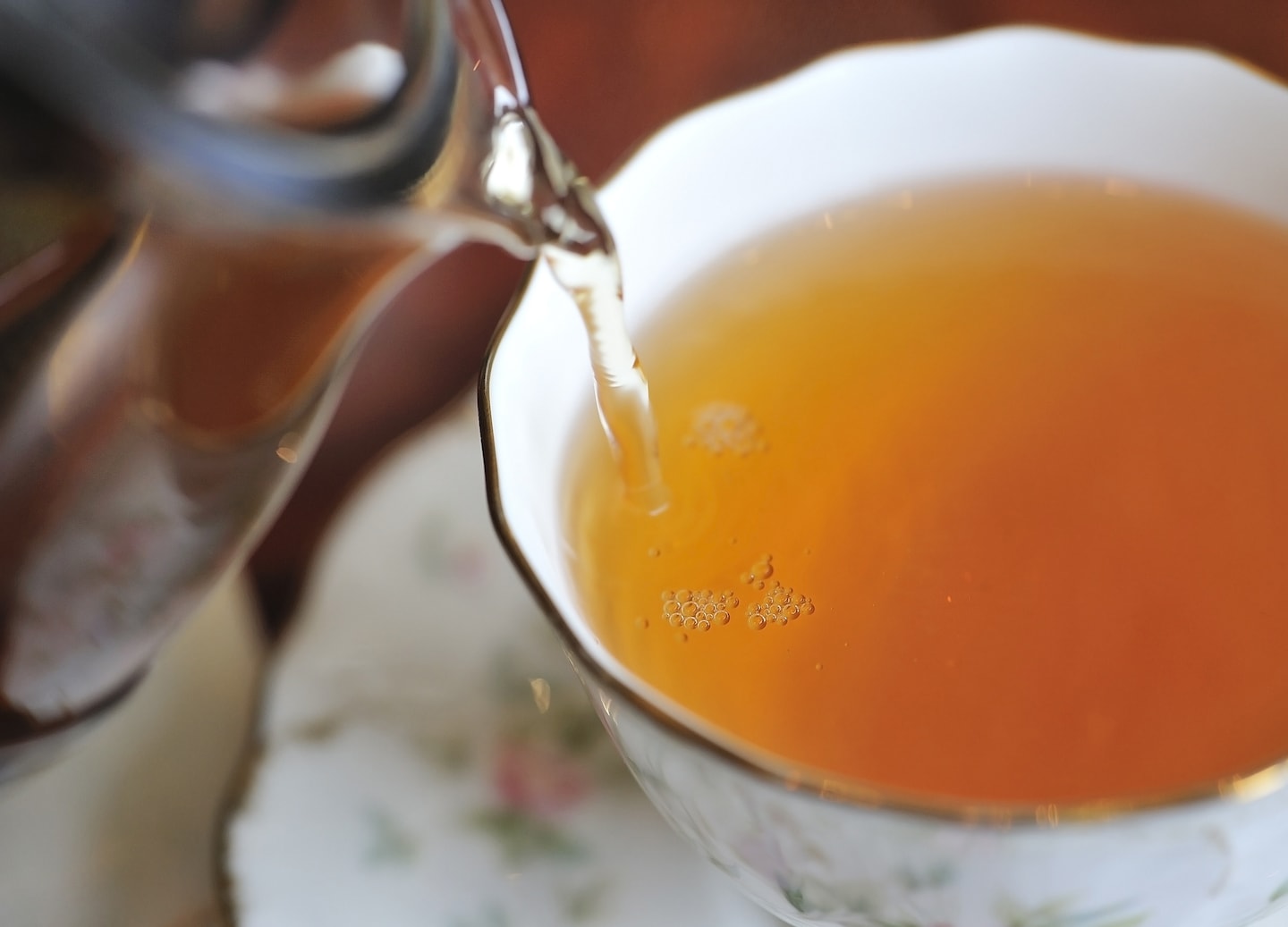 Hong Kong highlights: temple visit, panoramic views, dim sum lunch, and Victoria Harbour sampan ride.