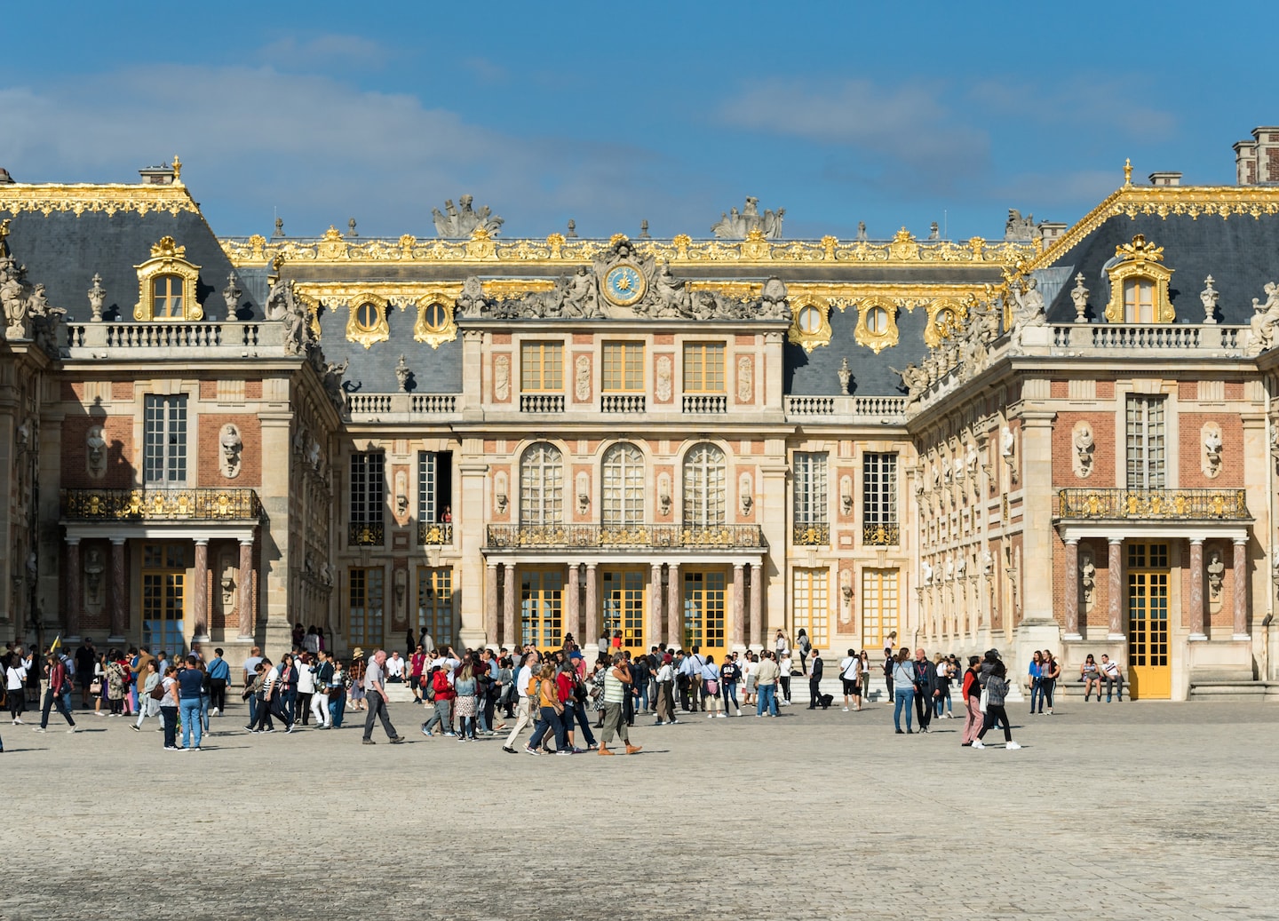 Exploring Paris on foot reveals hidden gems, vibrant neighborhoods and the city’s authentic everyday charm. - Paris (Le Havre), France