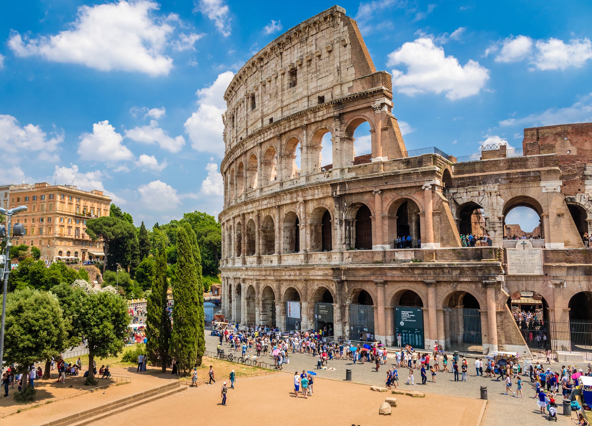 colosseum clear blue sky rome italy