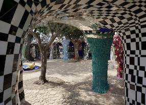 Discover the Enchanting Art of the Tarot Garden