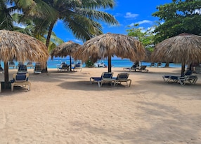 Samana Beach Hopping by Boat with Lunch Recliners