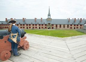 fort louisbourg nova scotia canada