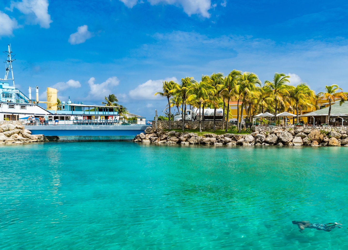 Panoramic island drive featuring Shete Boka, beaches, flamingos, and colorful historic plantation houses. - Willemstad, Curaçao
