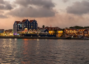 willemstad waterfront night