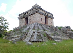 temple of the dolls dzibilchaltun mexico